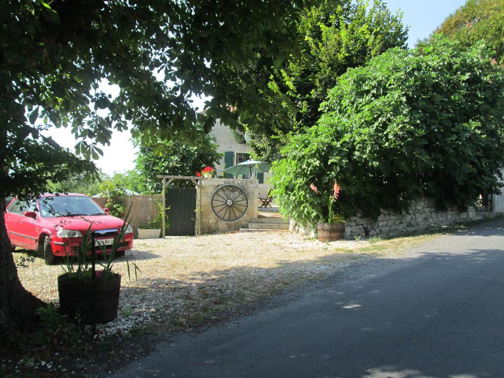 Le Petit Lavoir Saint-Paul-Lizonne Exterior photo