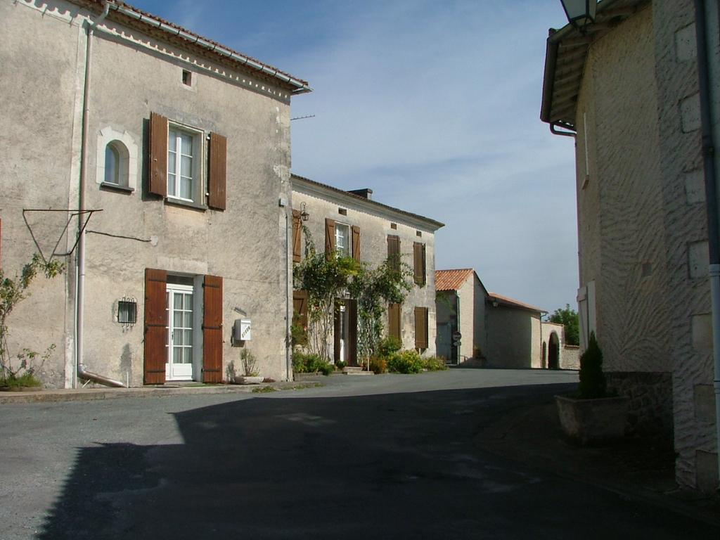 Le Petit Lavoir Saint-Paul-Lizonne Exterior photo